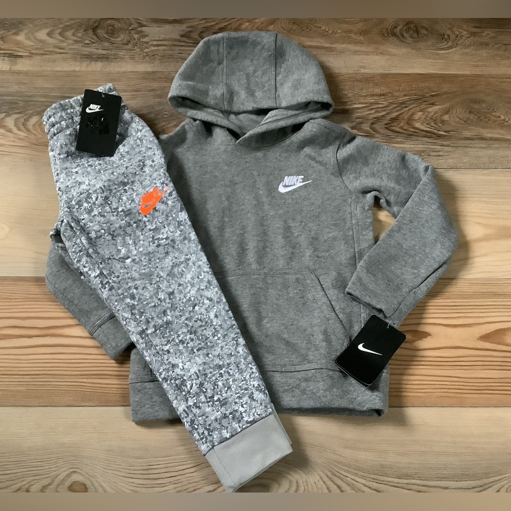 Nike boys gray hoodie & gray digital camo joggers outfit size 5( NWT)